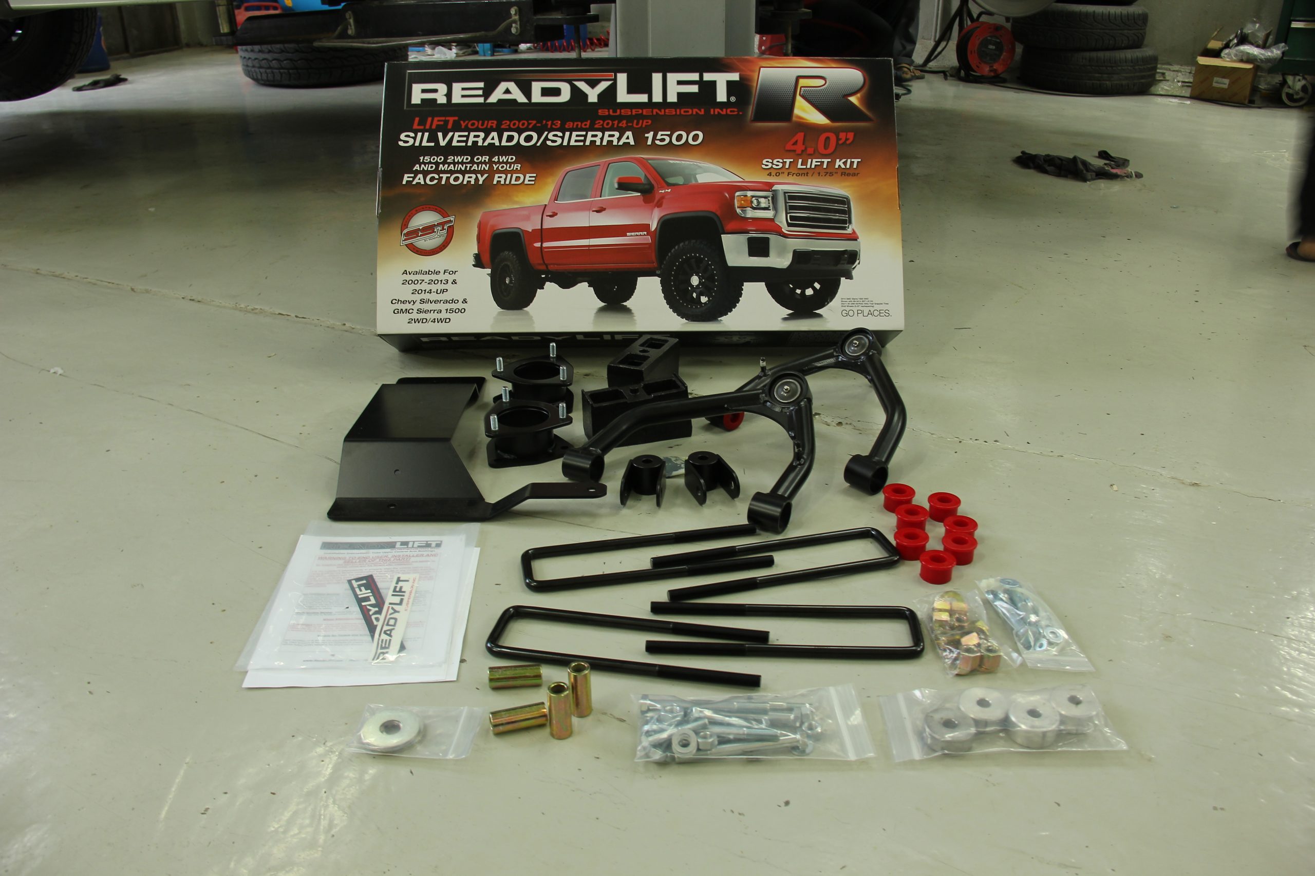 طقم ReadyLift SST 4 بوصات مع ذراع علوي لشاحنات GM 2014-2018 3