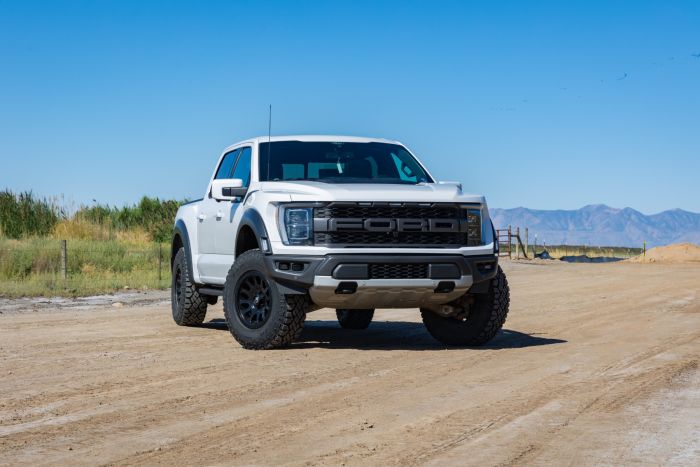 طقم تسوية ReadyLift مقاس 1.5 بوصة لسيارة Ford F-150 Raptor 4WD 2021-2024 Gen-3 2