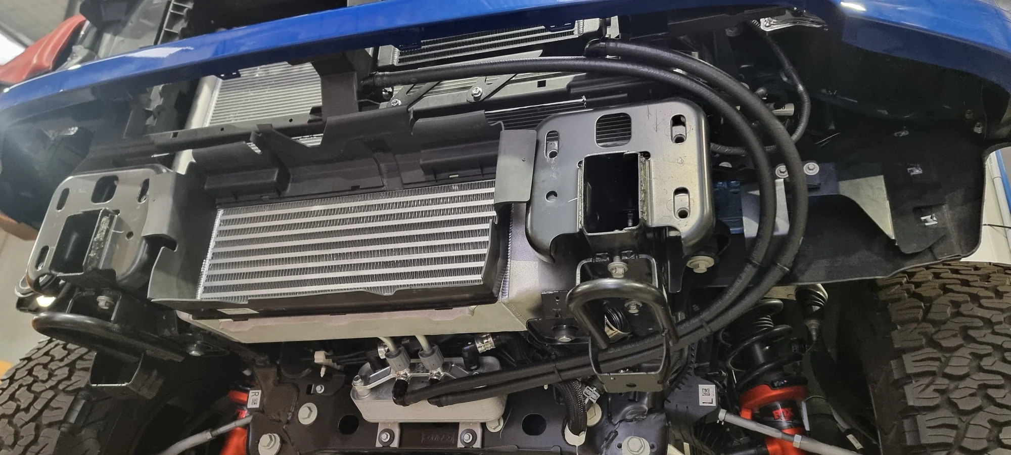 نظام ترقية المبرد الداخلي Proccess West Stage1 باللون الأسود لـ Ford Ranger Raptor 2023-2025 2