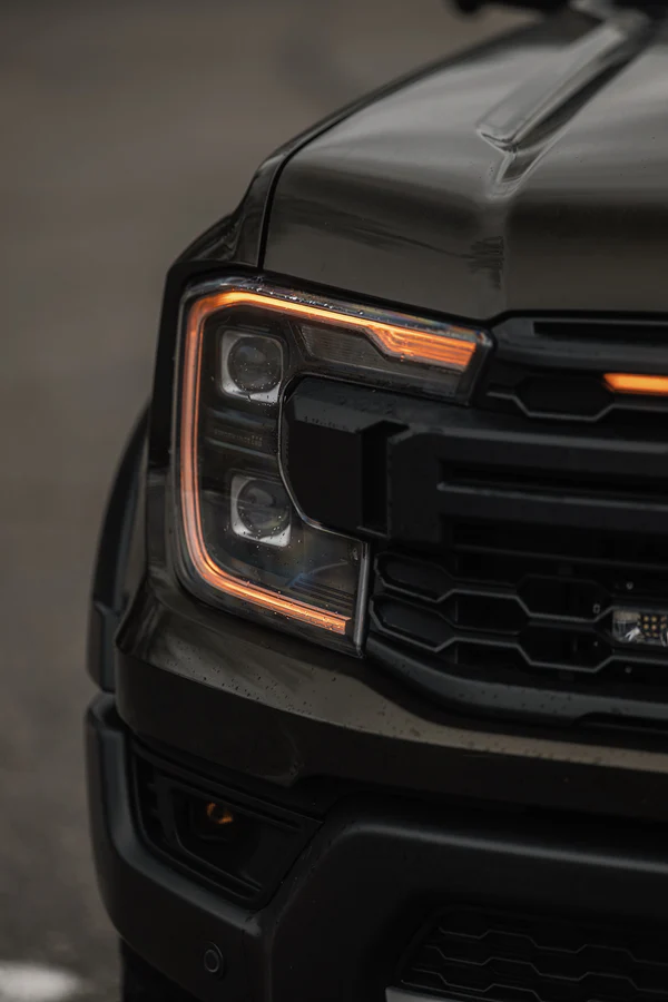 تحويل LUX "Lava" Amber DRL المميز (Matrix Performance LED) لسيارة Ford Ranger Rapto 4