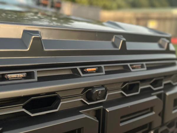 مصابيح شبكة LUX Blaze RP24 من العنبر المدخن لـ Ford Ranger Raptor 2022+ 4